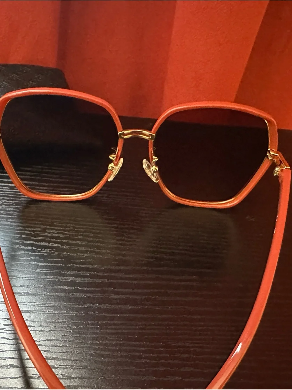 GUESS Women’s Red Frame Sunglasses